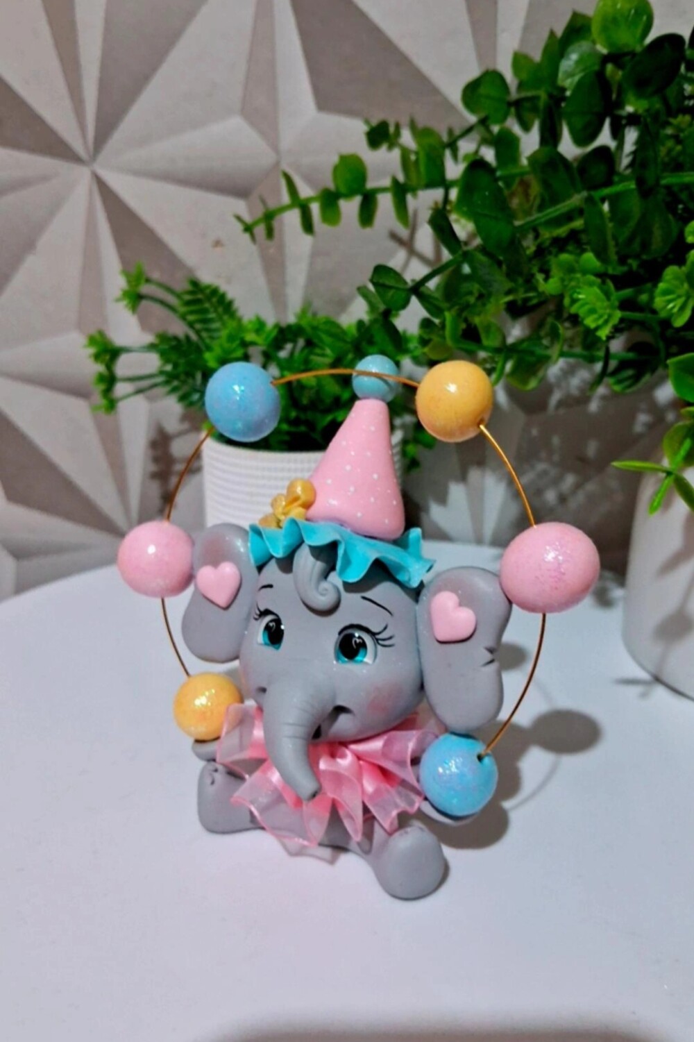 Aplique circo rosa em biscuit- Elefante malabarista