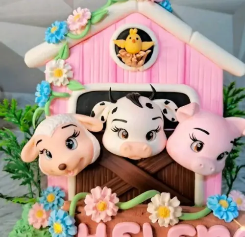 Topo Fazendinha Rosa Celeiro em Biscuit