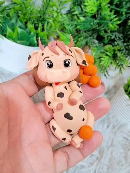 Vaquinha Deitada no Saco de Laranjas em Biscuit