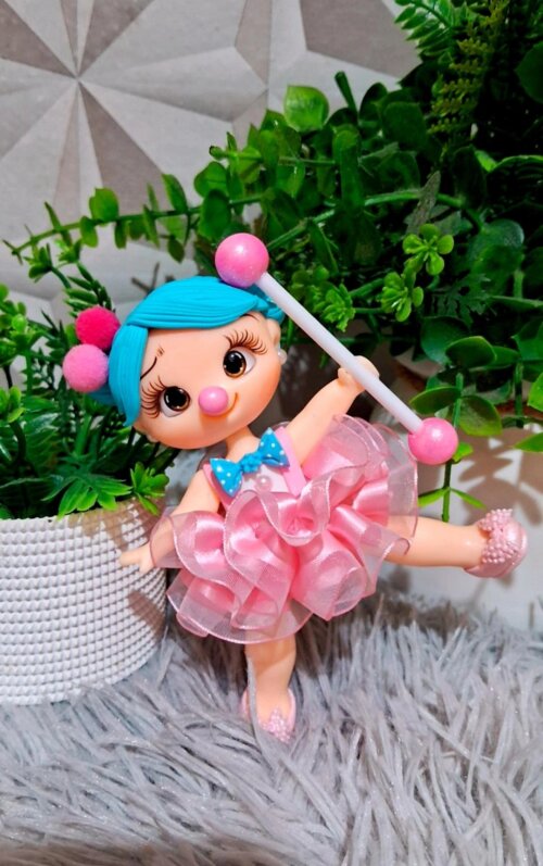 Aplique circo rosa em biscuit- Menina malabarista