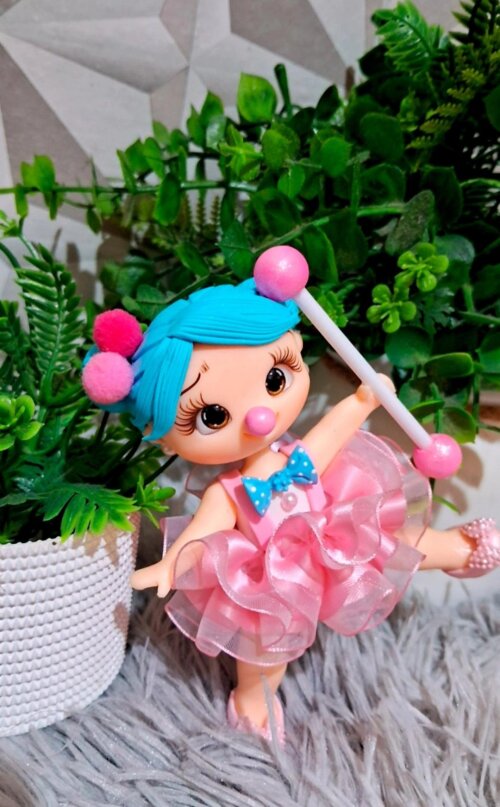 Aplique circo rosa em biscuit- Menina malabarista