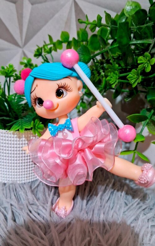 Aplique circo rosa em biscuit- Menina malabarista