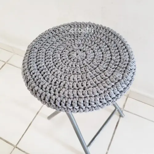 Capinha de Banqueta em Crochê e Fio de Malha - Cinza
