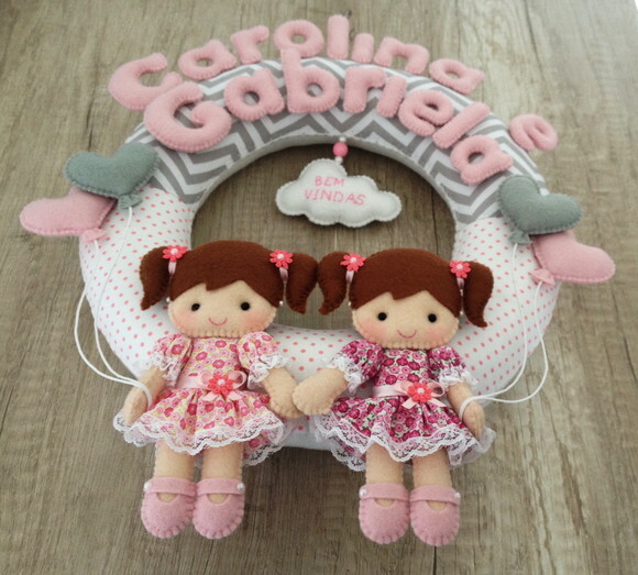 Guirlanda Porta Maternidade Gêmeas - Carolina e Gabriela
