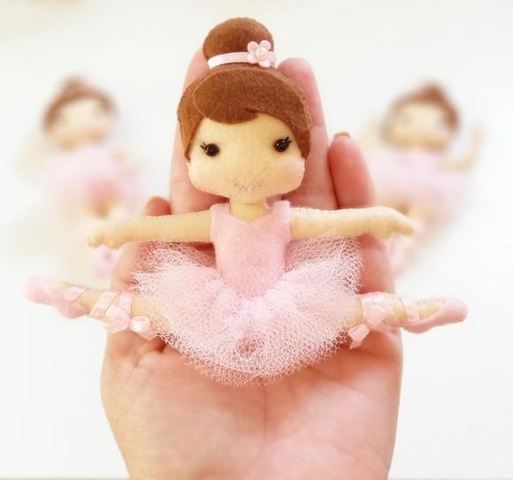 BONECA DE FELTRO
