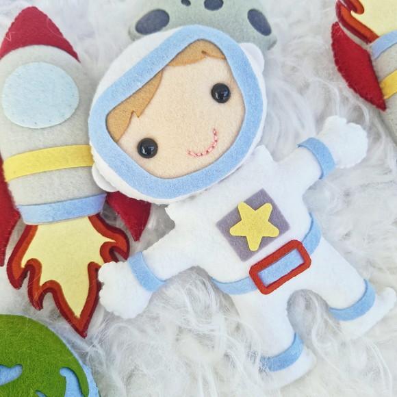 Mobile de Berço Astronauta de Feltro