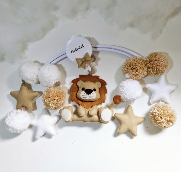 Mobile de Berço Leão - Pompons Branco e Bege