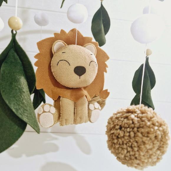 Mobile de Berço Leão Boho Minimalista