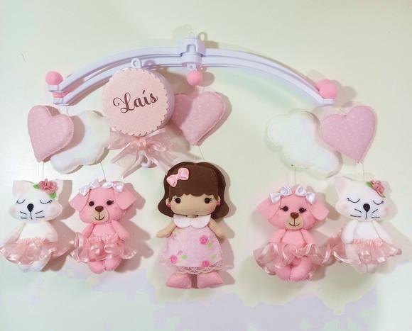 MOBILE DE BERÇO MENINA com BONECA E BICHINHOS