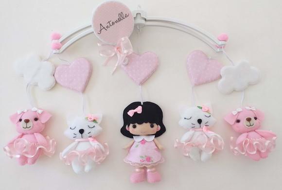 MOBILE DE BERÇO MENINA com BONECA E BICHINHOS