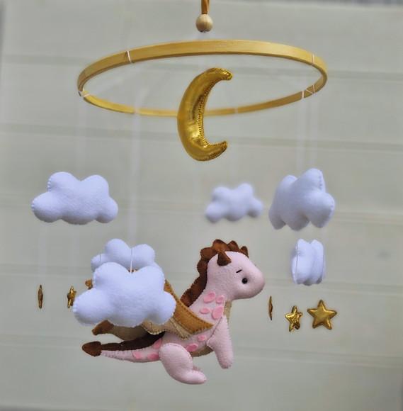 Mobile Dragão em Feltro