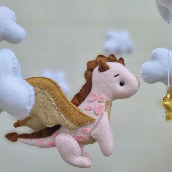 Mobile Dragão em Feltro