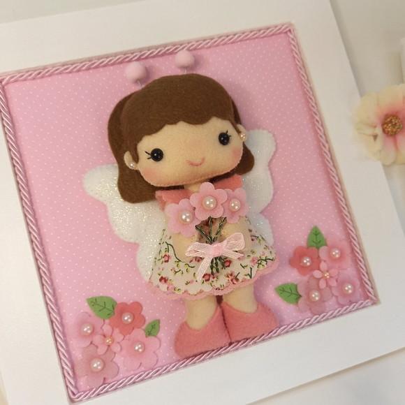 Quadro Boneca de Feltro Borboleta e Inicial