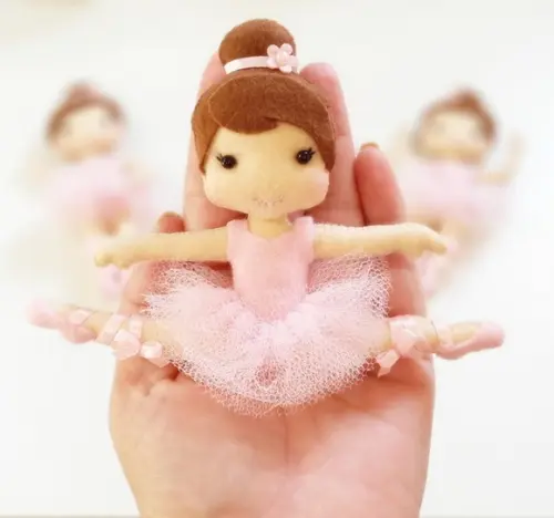 BONECA DE FELTRO