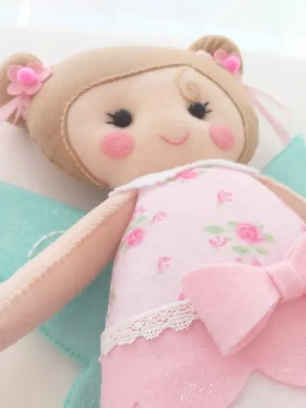 BONECA DE FELTRO AFETIVA FADINHA