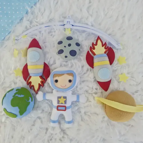 Mobile de Berço Astronauta de Feltro