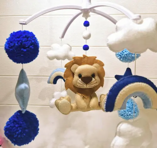Mobile de Berço Leão - Pompons e Arco Iris