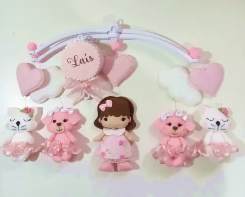 MOBILE DE BERÇO MENINA com BONECA E BICHINHOS