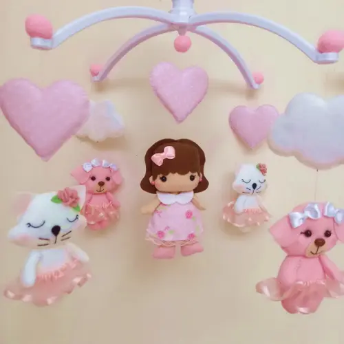 MOBILE DE BERÇO MENINA com BONECA E BICHINHOS
