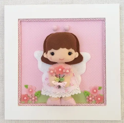Quadro Boneca de Feltro Borboleta e Inicial