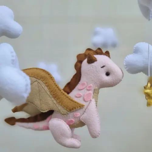 Mobile Dragão em Feltro