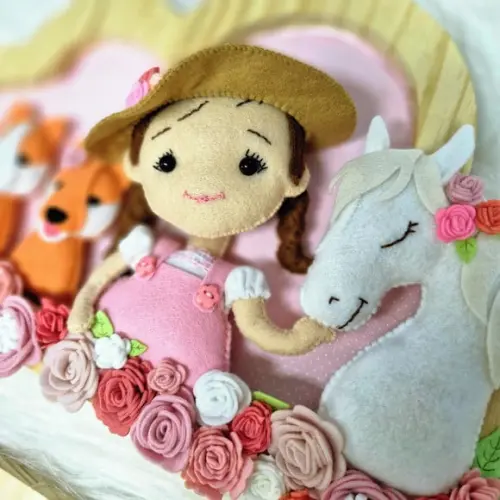 Porta Maternidade Nuvem Pinus - Menina e Pets