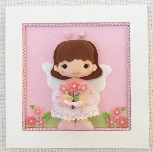 Quadro Boneca de Feltro Borboleta e Inicial