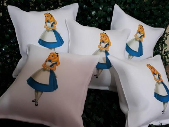 Almofada 15x15 - Alice no País das Maravilhas