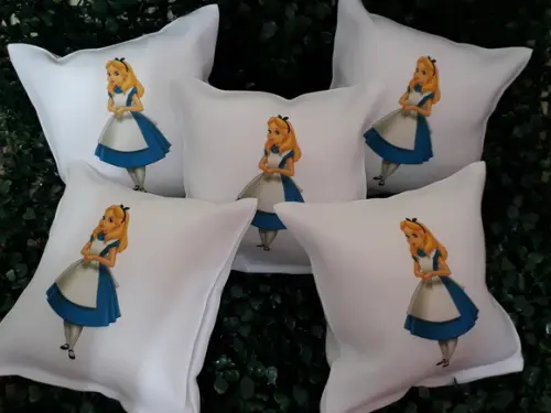 Almofada 15x15 - Alice no País das Maravilhas