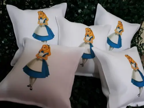 Almofada 15x15 - Alice no País das Maravilhas