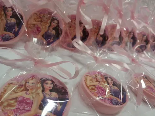 Latinha Barbie - a Princesa e a Popstar