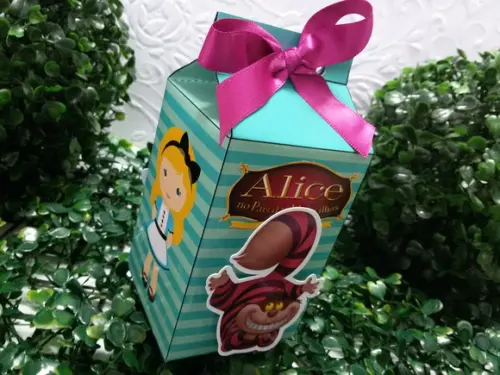 Milk Box - Alice no País das Maravilhas