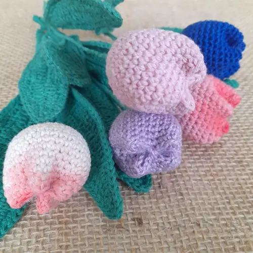 Tulipas em crochê amigurumi