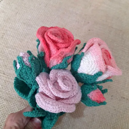 Rosas em crochê amigurumi