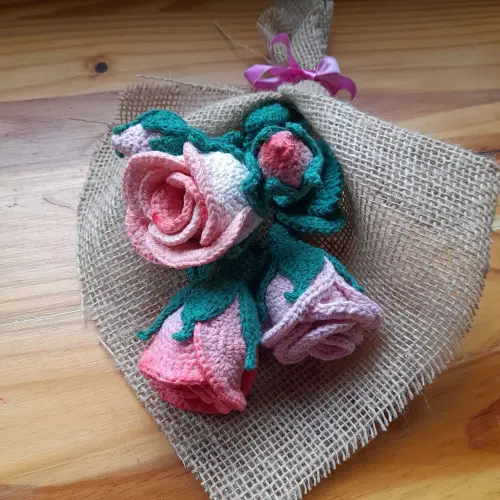 Flor de crochê - Buquê de Rosas em amigurumi