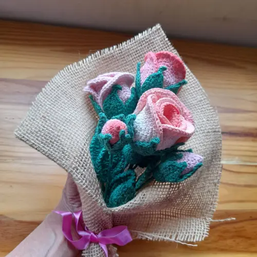 Flor de crochê - Buquê de Rosas em amigurumi