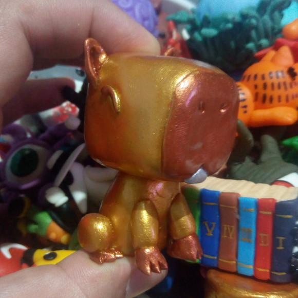 Capivara (metálica) de biscuit
