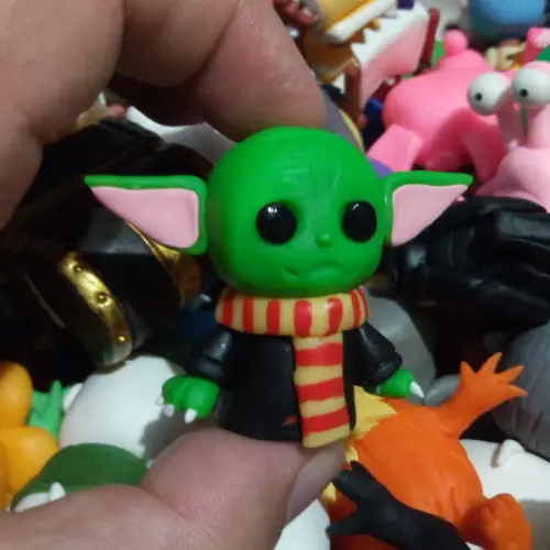 Baby Yoda Hogwarts (pequeno) de biscuit