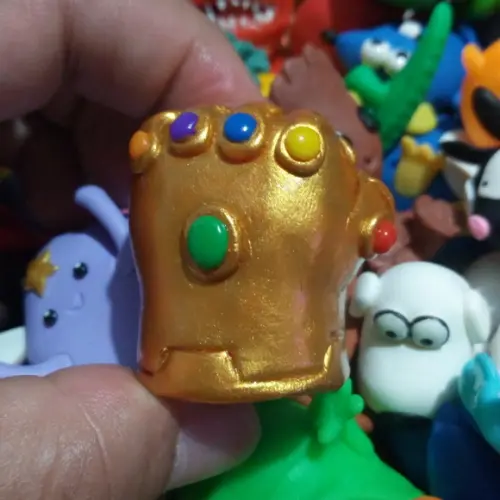 Manopla do Infinito de biscuit