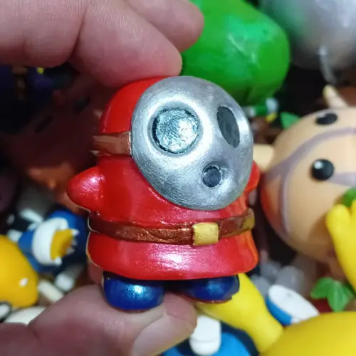 Shy Guy (metalico) de Biscuit