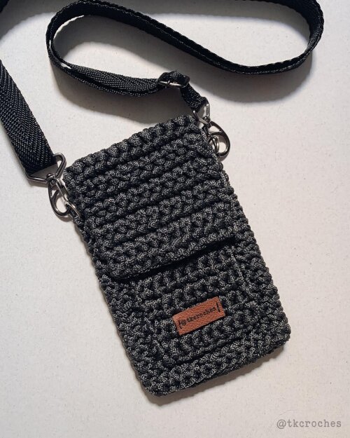 Bolsa tiracolo feminina de crochê