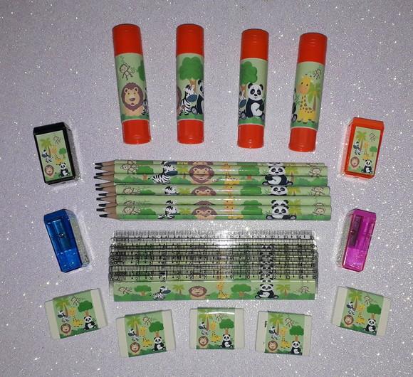 Lapis + Apontador + Borracha + Régua + Cola