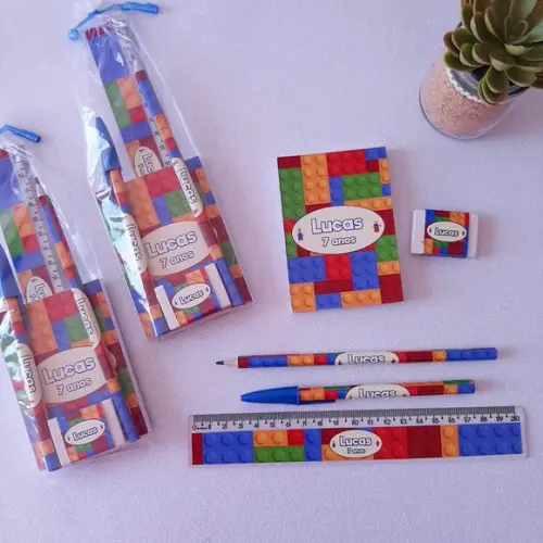 Bloquinho + Lápis + Régua + Borracha + Caneta Lego