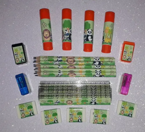 Lapis + Apontador + Borracha + Régua + Cola