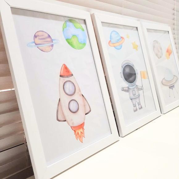Quadro Infantil Aquarela Foguete Astronauta Moldura 23x33 cm
