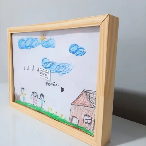 Moldura Infantil para Guardar Desenhos A4 | Moldura Madeira