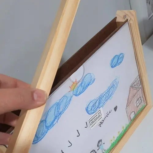 Moldura Infantil para Guardar Desenhos A4 | Moldura Madeira