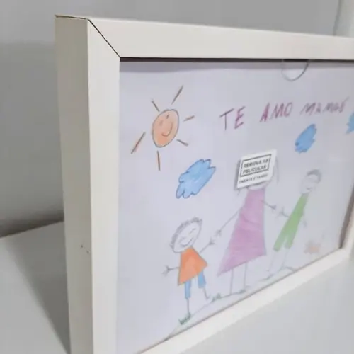 Quadro Porta Desenho Infantil A4 | Madeira Proteção Acrílica