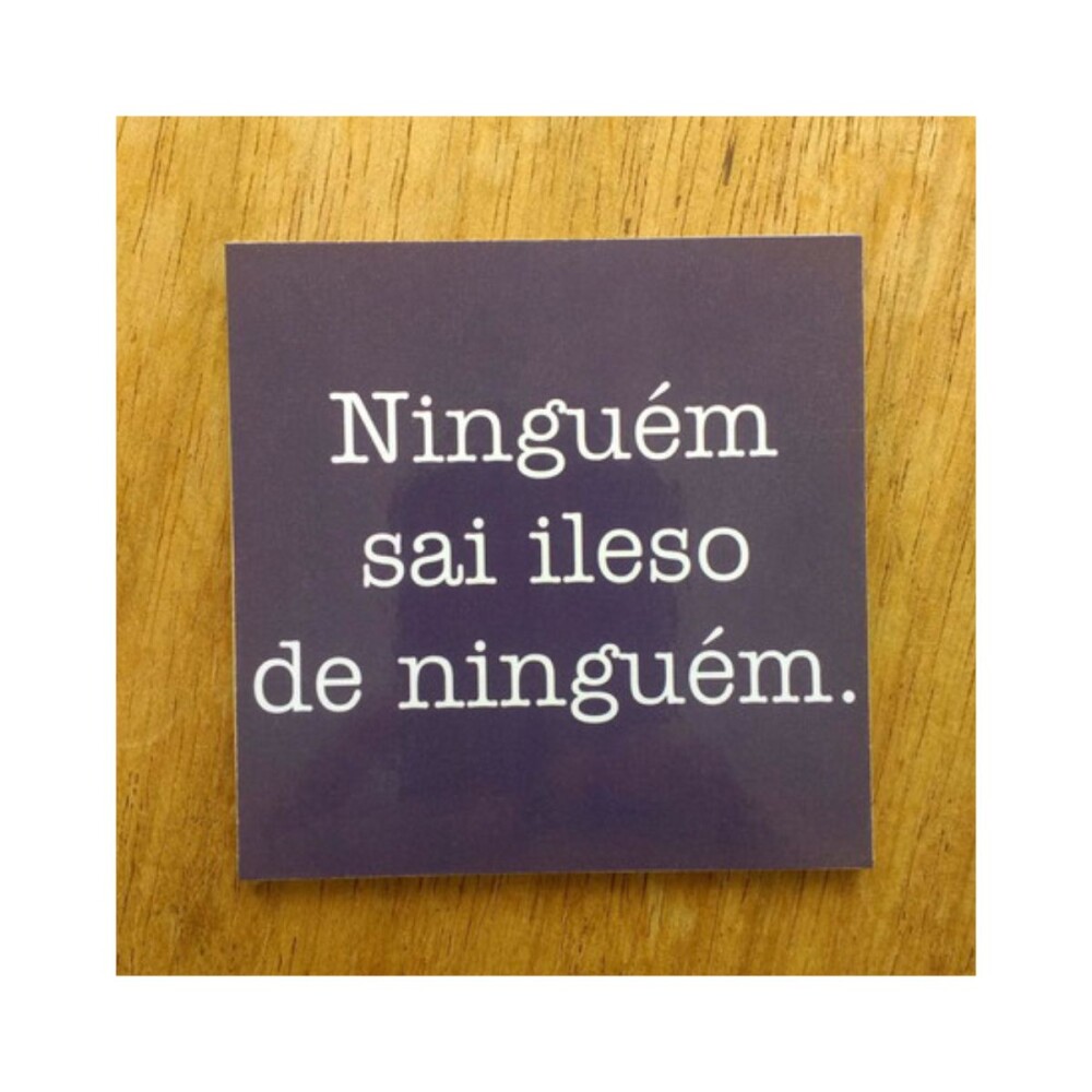 Porta copo/ímã decorativo Ninguém Sai Ileso de ninguém