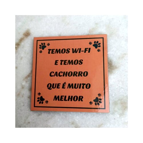 Porta copo/ íma decorativo Temos Wi-fi e Cachorro